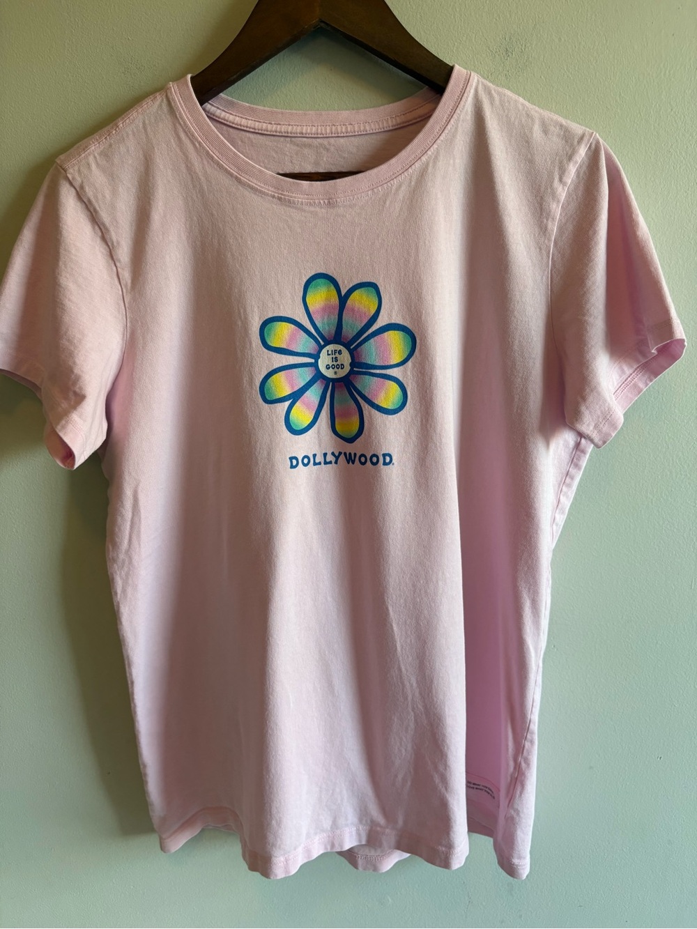 Life Is Good x Dollywood Rainbow Daisy Tee – Women’s L